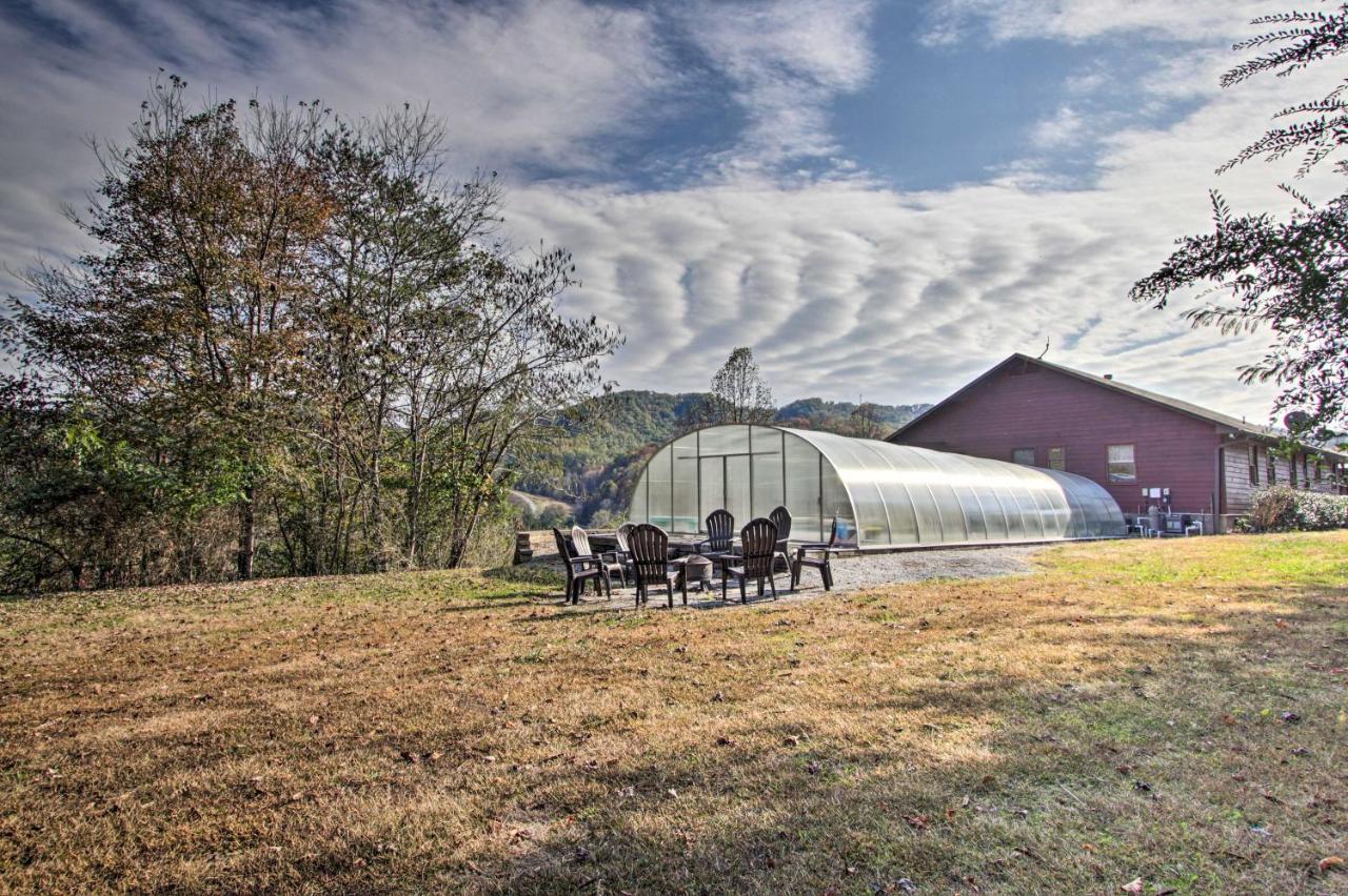 Luxe Cabin With Covered Pool And Smoky Mountain Vistas Villa Sevierville Exterior photo